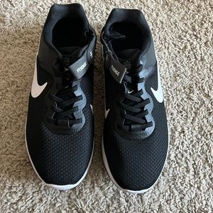 Nike Flyease tennis shoes